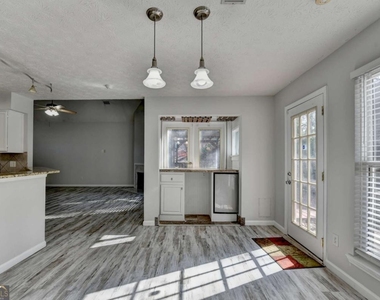 1112 Ashbury Drive - Photo Thumbnail 17
