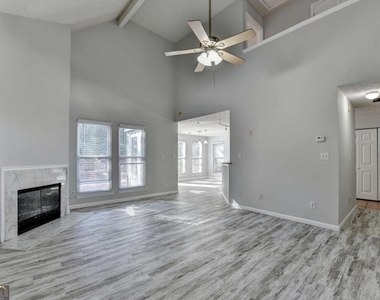 1112 Ashbury Drive - Photo Thumbnail 3