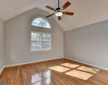 1112 Ashbury Drive - Photo Thumbnail 39