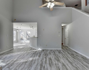 1112 Ashbury Drive - Photo Thumbnail 12