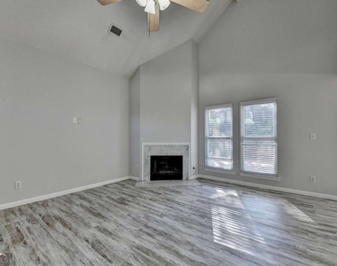 1112 Ashbury Drive - Photo Thumbnail 5