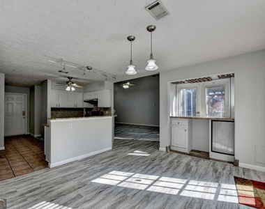 1112 Ashbury Drive - Photo Thumbnail 16