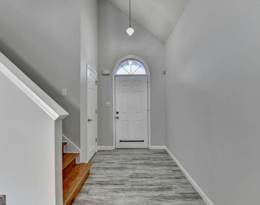 1112 Ashbury Drive - Photo Thumbnail 2