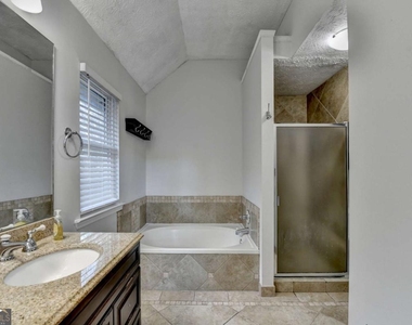 1112 Ashbury Drive - Photo Thumbnail 46