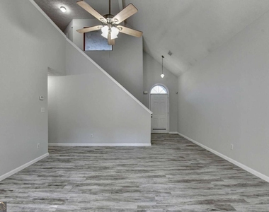1112 Ashbury Drive - Photo Thumbnail 10