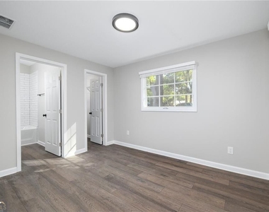 896 Oakland Drive - Photo Thumbnail 8