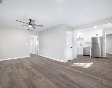 896 Oakland Drive - Photo Thumbnail 4