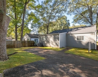896 Oakland Drive - Photo Thumbnail 16