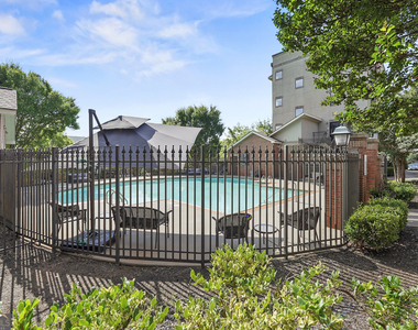 898 Oak Street Sw - Photo Thumbnail 3