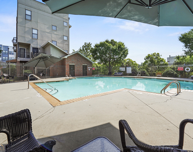 898 Oak Street Sw - Photo Thumbnail 2