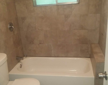 112 Burkshire Court - Photo Thumbnail 15
