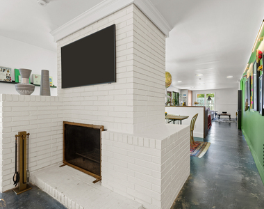 3252 W Roxboro Road Ne - Photo Thumbnail 8