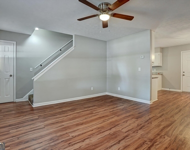 1606 Kirkland Drive - Photo Thumbnail 3