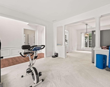 5087 Wellisford Court - Photo Thumbnail 9