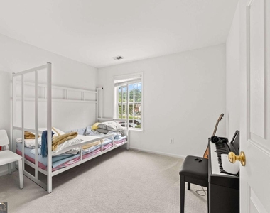 5087 Wellisford Court - Photo Thumbnail 32