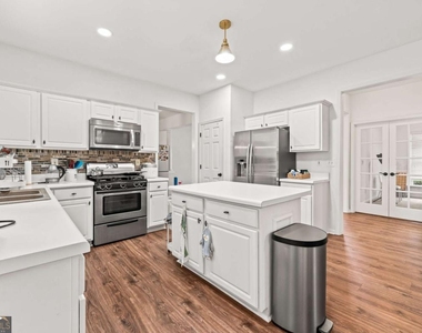 5087 Wellisford Court - Photo Thumbnail 12