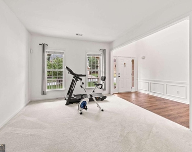 5087 Wellisford Court - Photo Thumbnail 8