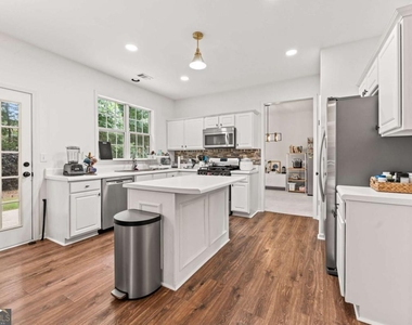 5087 Wellisford Court - Photo Thumbnail 11