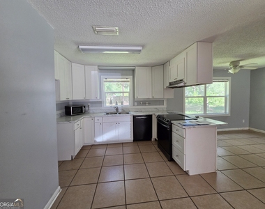 504 Martha Drive - Photo Thumbnail 9