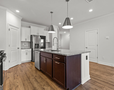5125 Hillington Way - Photo Thumbnail 7