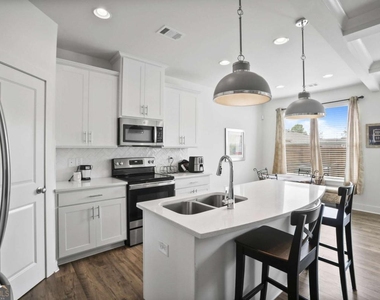 7637 Avalon Boulevard - Photo Thumbnail 17