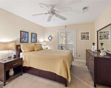 525 Warm Springs Circle - Photo Thumbnail 8
