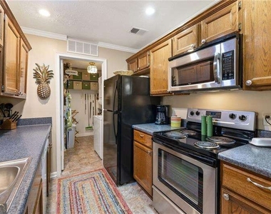 525 Warm Springs Circle - Photo Thumbnail 2