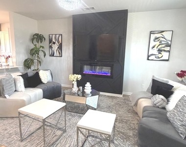 205 Wallace Street - Photo Thumbnail 8
