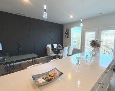 205 Wallace Street - Photo Thumbnail 2