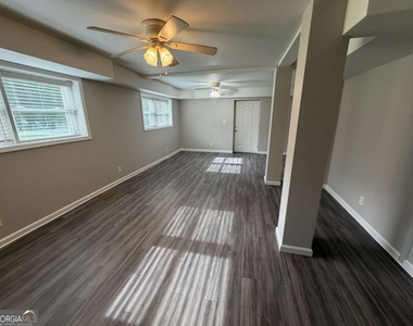 412 Fielding Lane - Photo Thumbnail 5