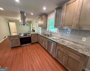 412 Fielding Lane - Photo Thumbnail 8