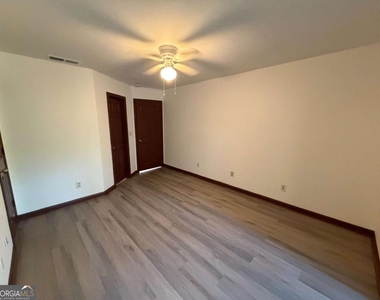 1702 Pine Tree Drive - Photo Thumbnail 11