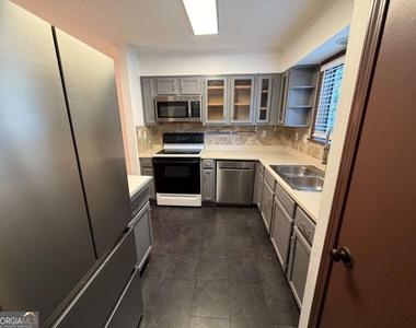 1702 Pine Tree Drive - Photo Thumbnail 8