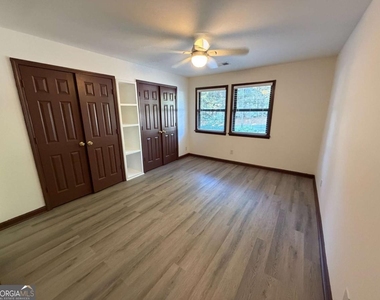 1702 Pine Tree Drive - Photo Thumbnail 9