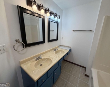 1702 Pine Tree Drive - Photo Thumbnail 14