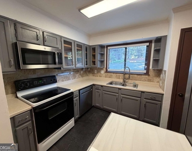 1702 Pine Tree Drive - Photo Thumbnail 6