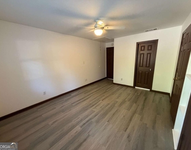 1702 Pine Tree Drive - Photo Thumbnail 10