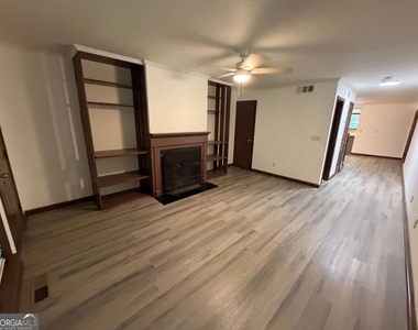 1702 Pine Tree Drive - Photo Thumbnail 4