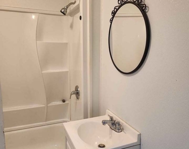 631 Davis Avenue - Photo Thumbnail 7