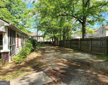631 Davis Avenue - Photo Thumbnail 5