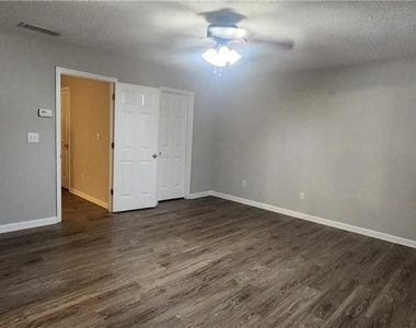 413 Windstone Trail - Photo Thumbnail 32