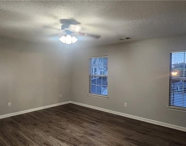 413 Windstone Trail - Photo Thumbnail 33