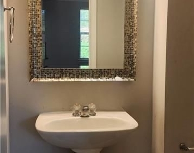 413 Windstone Trail - Photo Thumbnail 9