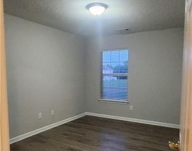 413 Windstone Trail - Photo Thumbnail 43