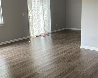413 Windstone Trail - Photo Thumbnail 10