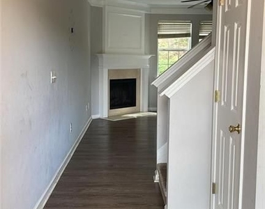 413 Windstone Trail - Photo Thumbnail 5