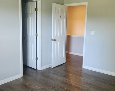 413 Windstone Trail - Photo Thumbnail 40