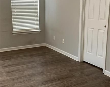 413 Windstone Trail - Photo Thumbnail 45