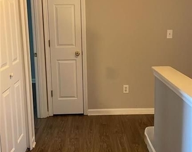 413 Windstone Trail - Photo Thumbnail 25