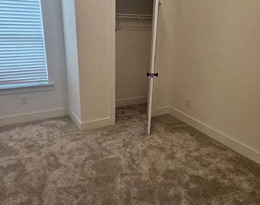 56 Auburn Hill Drive - Photo Thumbnail 11